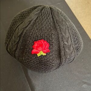 90s Honors Black Knit Beret with Red Rose Embroidery